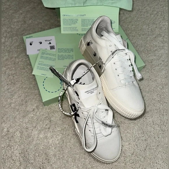 OFF WHITE - Picture 7 of 8